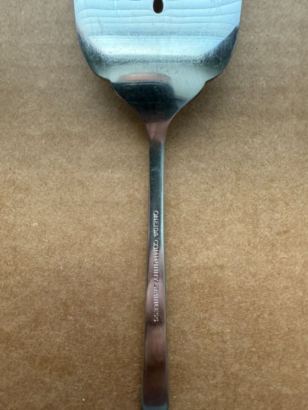 Oneida Community Vinland (Stainless) Pattern Pierced Pie Server 9 1/2 inch - Picture 3 of 6